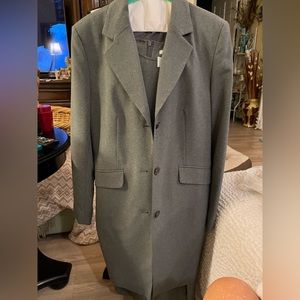Suit dress and long blazer grey beautiful around a size 8 slim fitting!